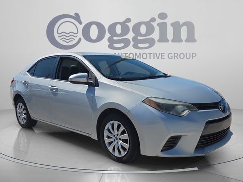 Used 2016 Toyota Corolla LE FWD image 7