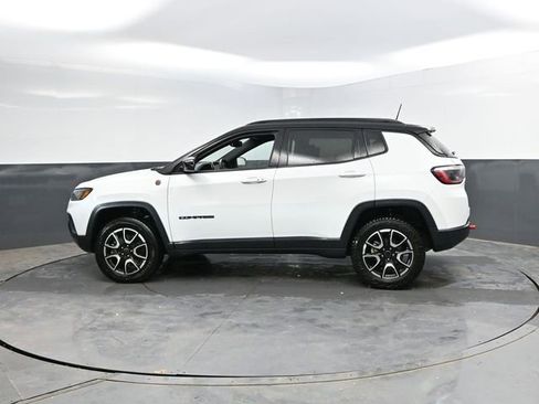 Used 2025 Jeep Compass Trailhawk AWD/4WD image 6