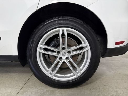 Certified 2023 Porsche Macan AWD/4WD image 14