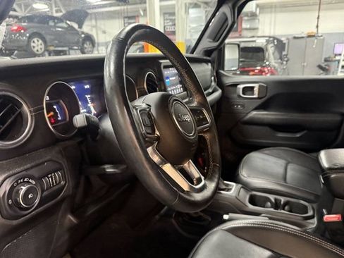 Used 2018 Jeep Wrangler Unlimited Sahara w/ Dual Top Group AWD/4WD image 24