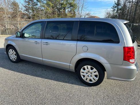 Used 2018 Dodge Grand Caravan SE w/ UConnect Hands-Free Group image 6