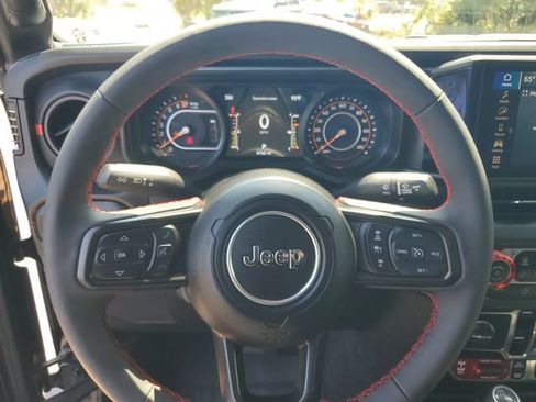 Used 2024 Jeep Gladiator Rubicon w/ Convenience Group AWD/4WD image 29