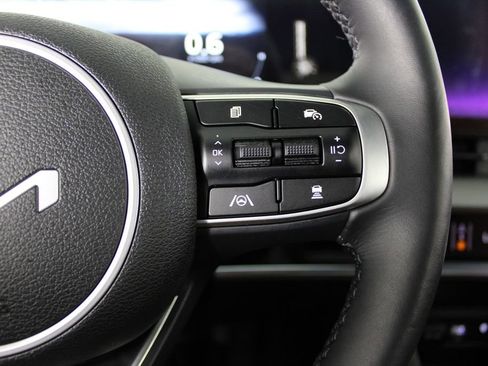 Used 2025 Kia Sportage SX image 27