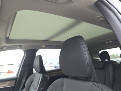 Certified 2025 Volvo XC90 B5 Plus AWD/4WD image 29