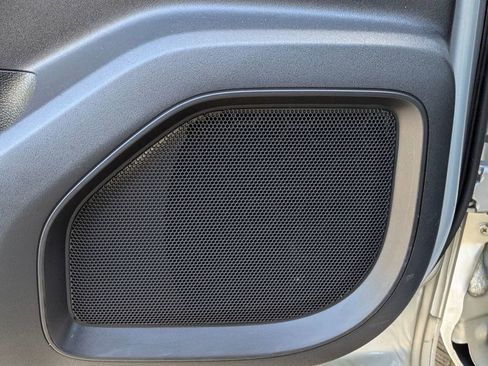 Used 2015 Nissan Titan SV w/ SV Value Truck Package image 15