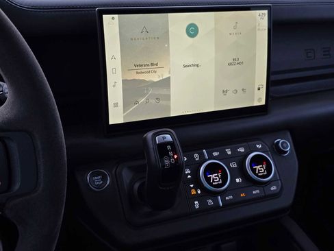 Certified 2024 Land Rover Defender 90 V8 image 26