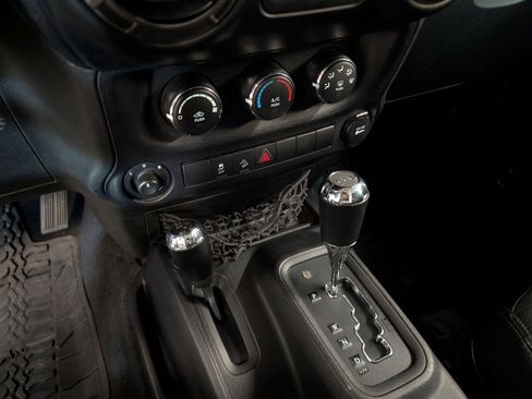 Used 2015 Jeep Wrangler Unlimited Sport w/ Quick Order Package 24S AWD/4WD image 22