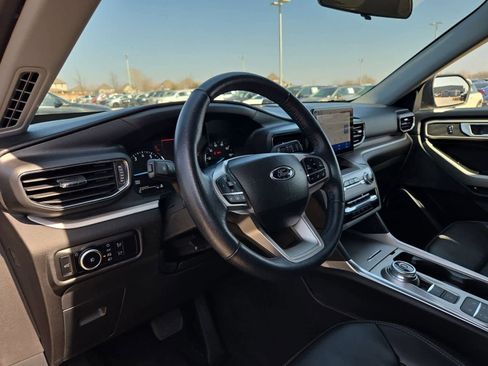 Used 2023 Ford Explorer XLT w/ Equipment Group 202A image 2