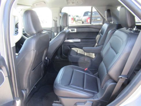 Used 2023 Ford Explorer XLT w/ Equipment Group 202A AWD/4WD image 15