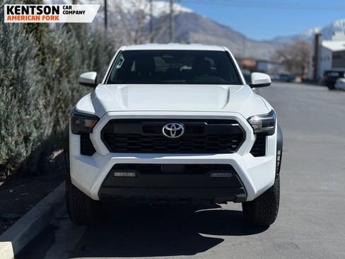 Used 2025 Toyota Tacoma TRD Off-Road image 2