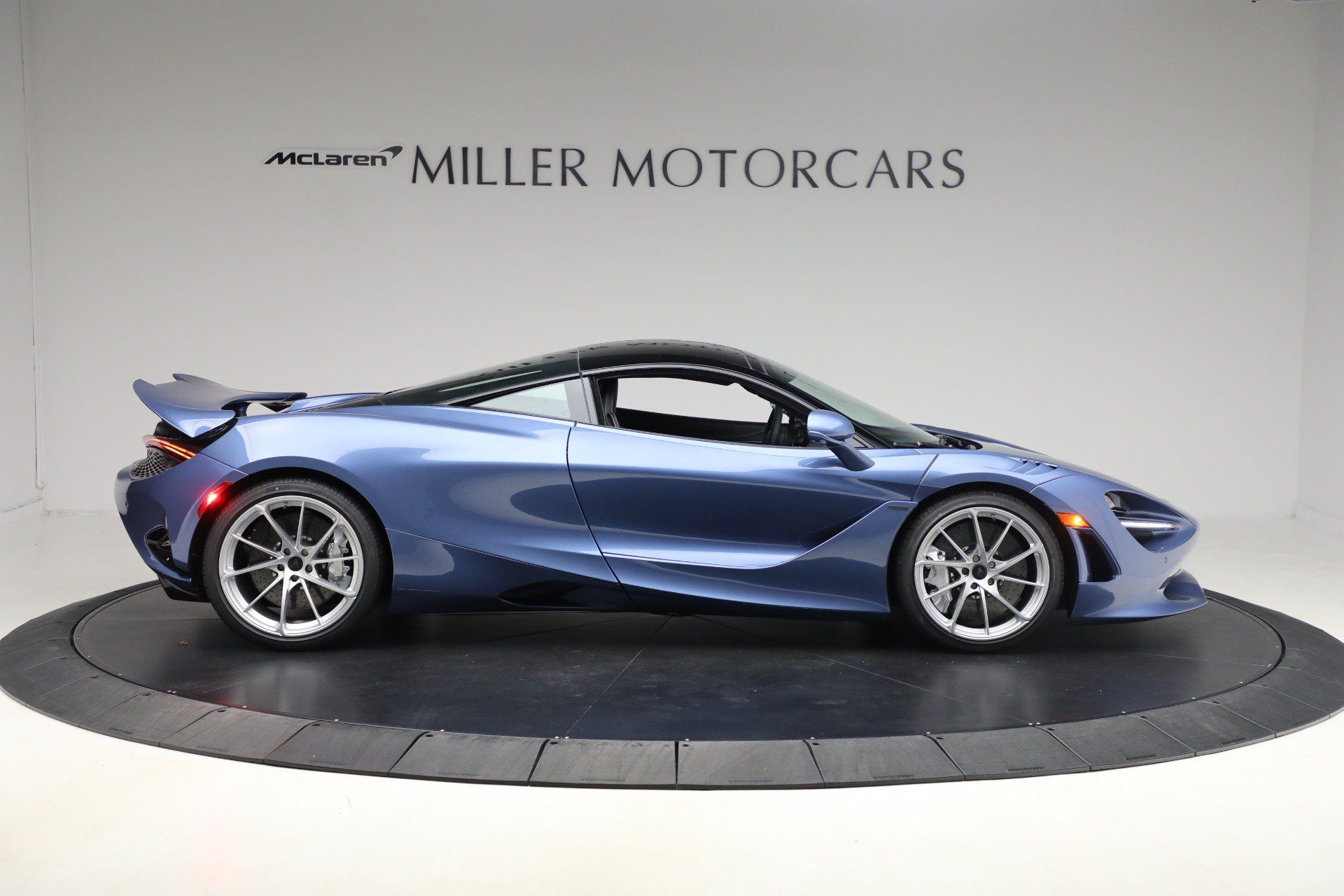 Used 2026 McLaren 750S RWD image 9
