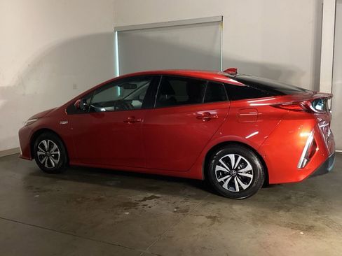 Used 2018 Toyota Prius Prime Advanced image 10