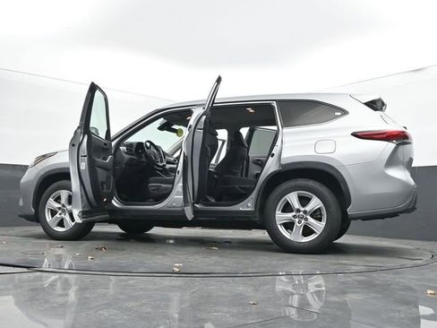 Used 2023 Toyota Highlander LE image 71
