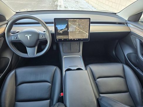 Used 2021 Tesla Model 3 Standard Range Plus image 2