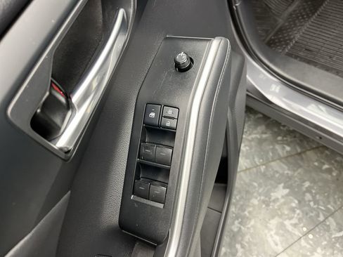 Used 2021 Toyota Highlander XLE image 8