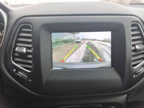 Used 2018 Jeep Compass Latitude w/ Popular Equipment Group image 16