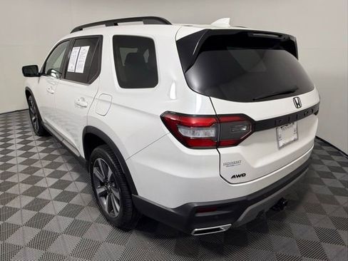 Used 2025 Honda Pilot Elite image 4