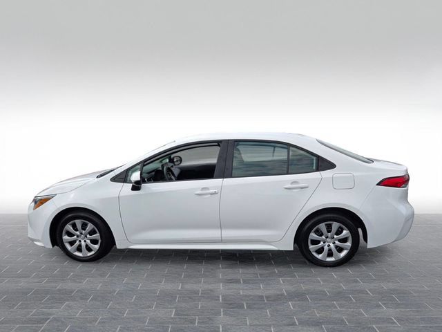 Used 2025 Toyota Corolla LE FWD image 4