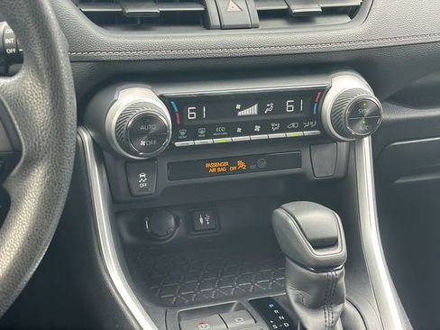 Used 2019 Toyota RAV4 XLE FWD image 28