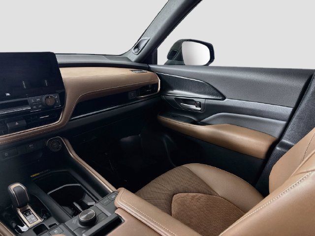 Certified 2025 Toyota Grand Highlander AWD Hybrid image 25