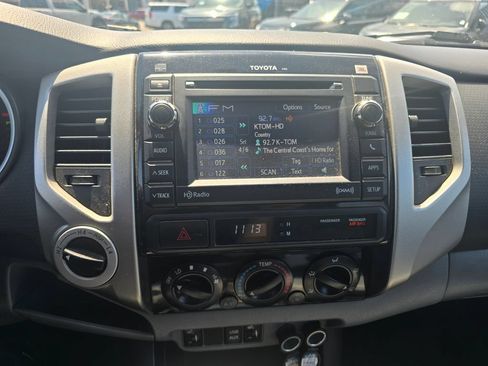 Used 2013 Toyota Tacoma 4x4 Double Cab w/ Limited Pkg image 9