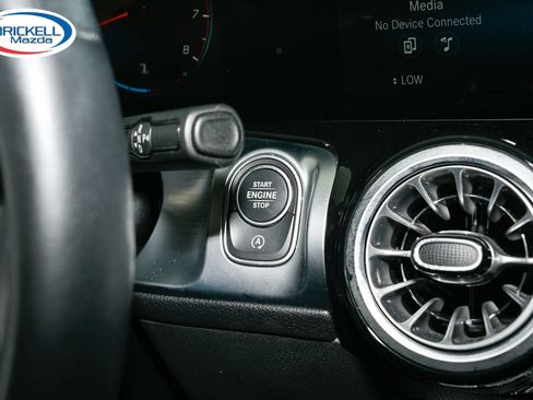Used 2022 Mercedes-Benz GLB 250 image 35