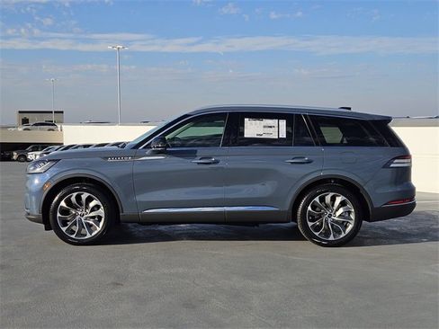 New 2026 Lincoln Aviator Reserve image 4