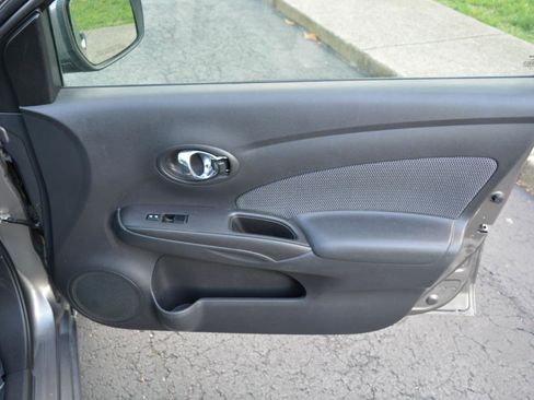 Used 2016 Nissan Versa SV image 17