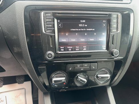 Used 2016 Volkswagen Jetta Sport image 19