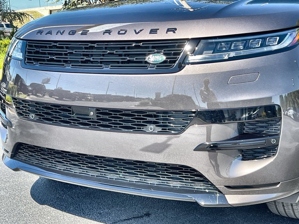 New 2027 Land Rover Range Rover Sport Dynamic SE AWD/4WD image 9