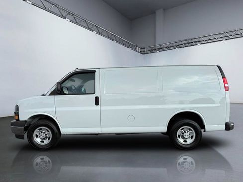 Used 2019 Chevrolet Express 2500 w/ Driver Convenience Package RWD image 2