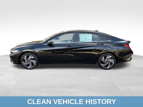 Used 2025 Hyundai Elantra SEL image 3