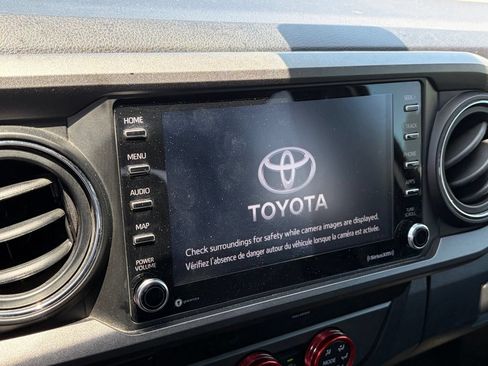 Used 2020 Toyota Tacoma TRD Off-Road w/ Technology Package AWD/4WD image 9