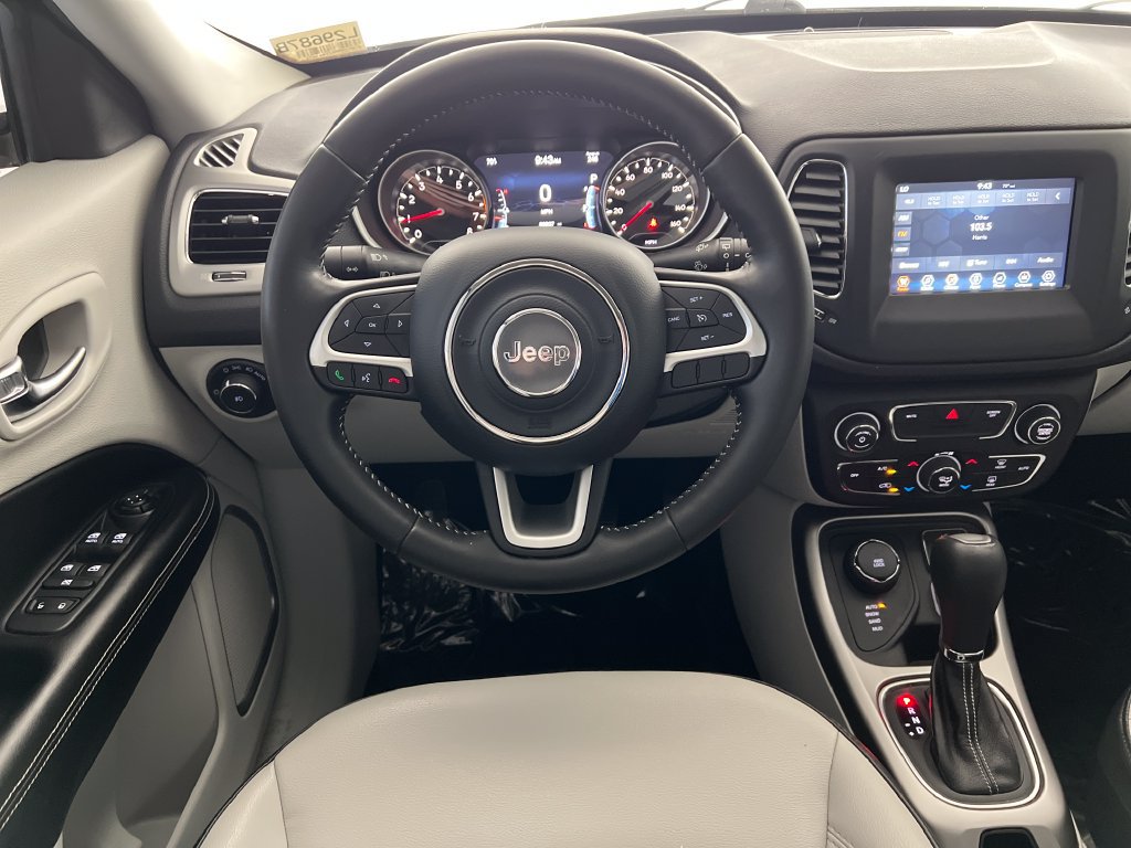 Used 2018 Jeep Compass Latitude w/ Popular Equipment Group AWD/4WD image 16