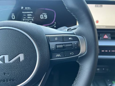 Used 2023 Kia Sportage EX image 16