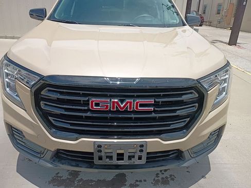 Used 2023 GMC Terrain SLE w/ Elevation Edition FWD image 3