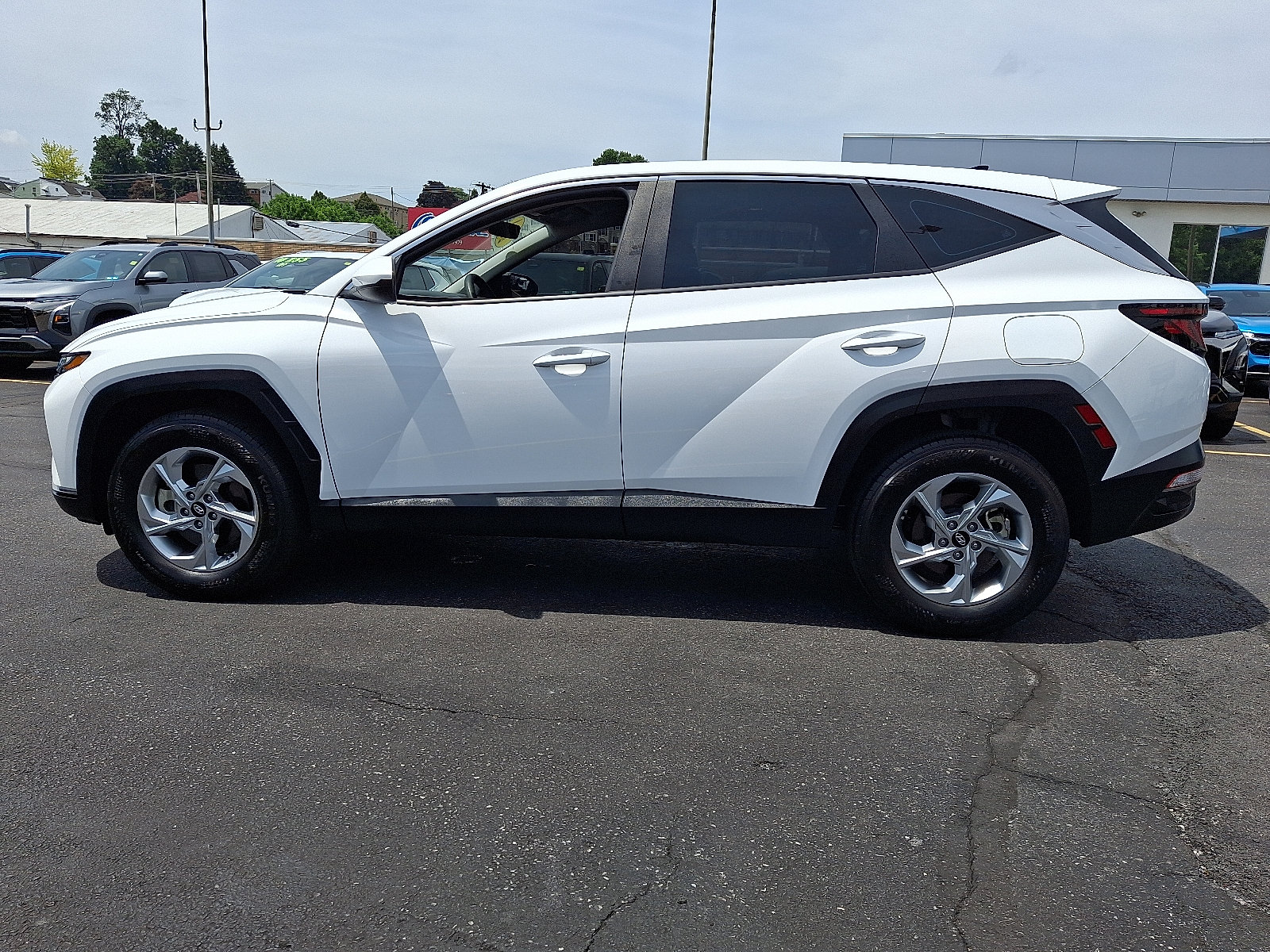 Used 2024 Hyundai Tucson SE AWD/4WD image 3