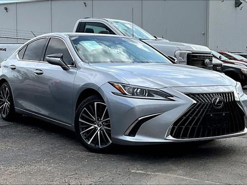 Used 2022 Lexus ES 350 w/ Premium Package image 2