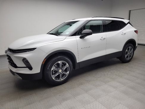 Used 2025 Chevrolet Blazer LT w/ Convenience Package FWD image 2