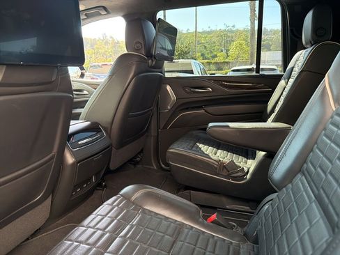 Used 2022 Cadillac Escalade ESV Sport Platinum image 5