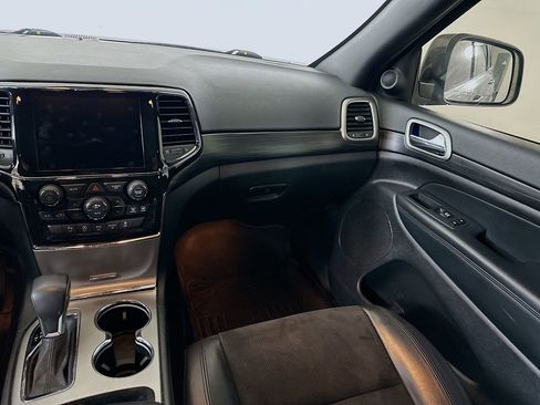 Used 2019 Jeep Grand Cherokee Laredo w/ Laredo X Package image 19