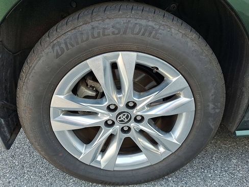 Used 2025 Toyota Sienna XLE w/ XLE Plus Package AWD/4WD image 9