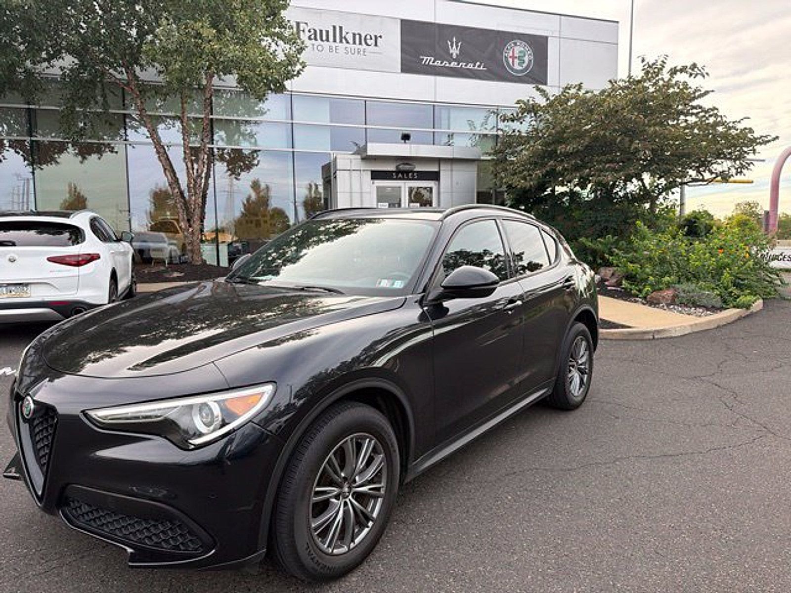 Used 2023 Alfa Romeo Stelvio Sprint AWD/4WD image 3