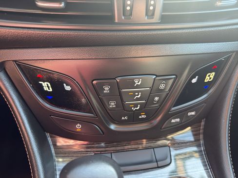 Used 2018 Buick Envision Essence w/ LPO, Cargo Package FWD image 19