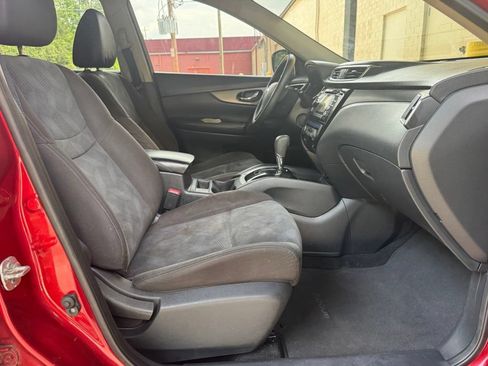Used 2016 Nissan Rogue SV FWD image 14