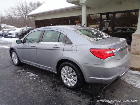 Used 2014 Chrysler 200 LX image 4