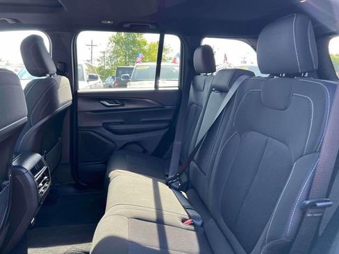Used 2025 Jeep Grand Cherokee Laredo X w/ Luxury Tech Group I AWD/4WD image 29