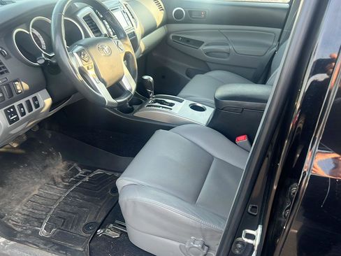 Used 2014 Toyota Tacoma 4x4 Double Cab w/ Limited Package image 17