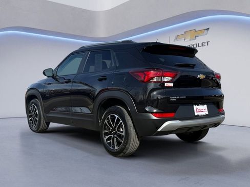 Used 2025 Chevrolet TrailBlazer LT image 3