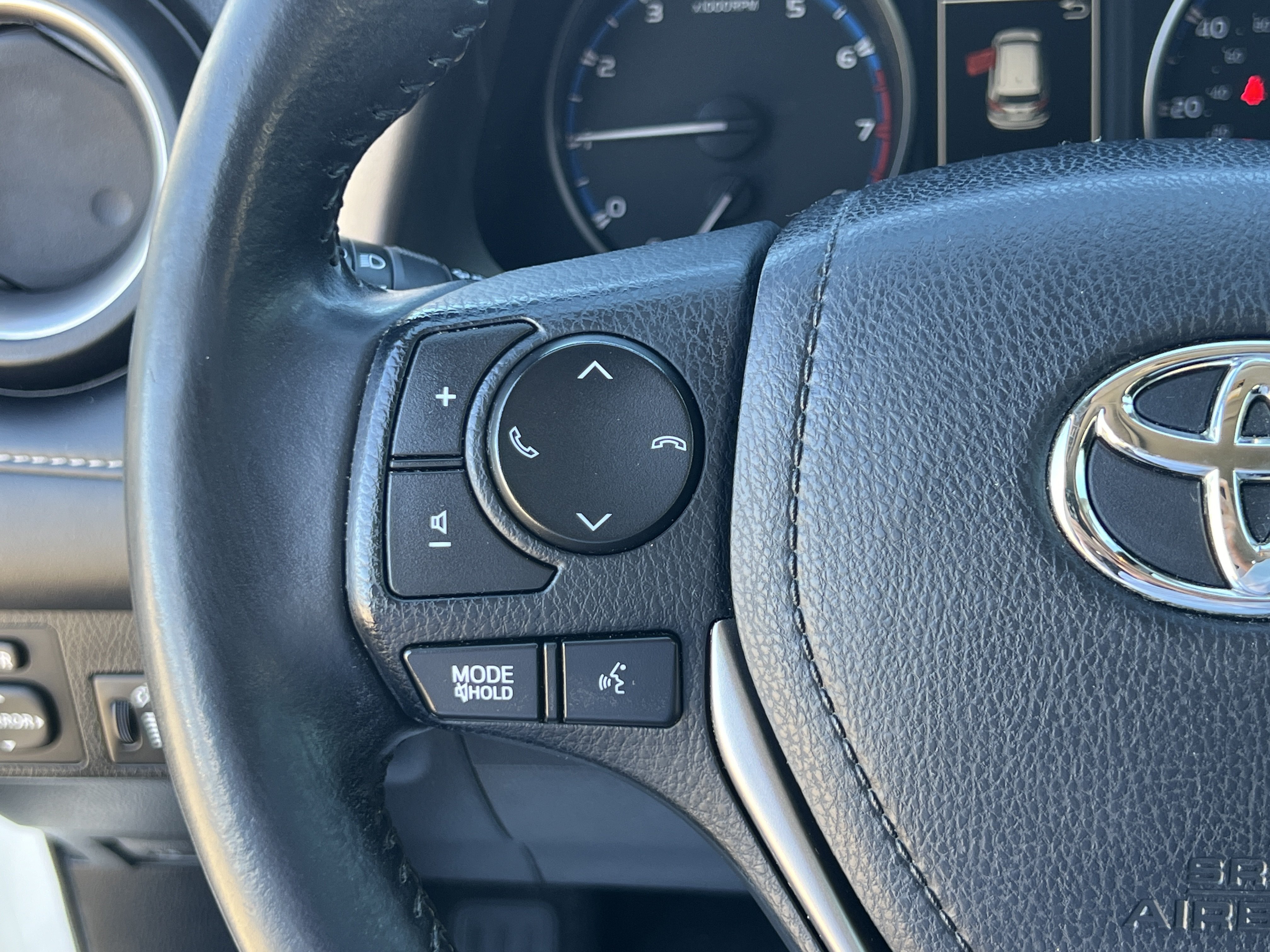 Used 2018 Toyota RAV4 XLE w/ Plus Extra Value Package FWD image 19
